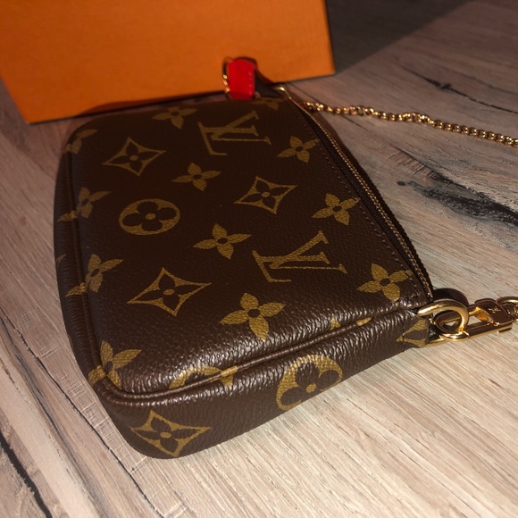 🦁❤️Louis Vuitton Mini Pochette Lions 2018❤️🦁 - Picture 9 of 10
